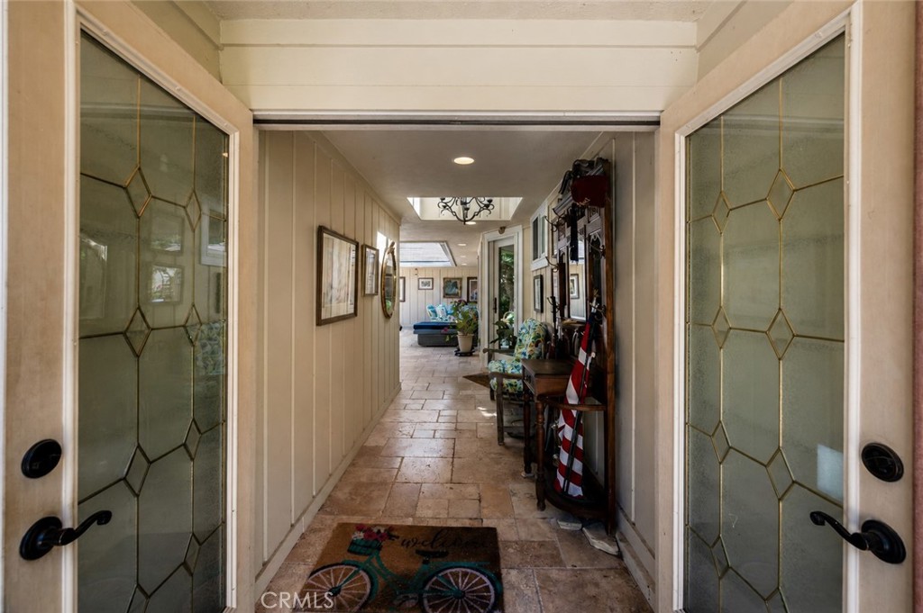 3336 Palos Verdes Drive N Property Photo 4