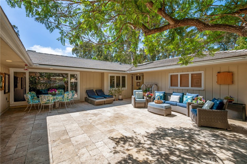 3336 Palos Verdes Drive N Property Photo 5