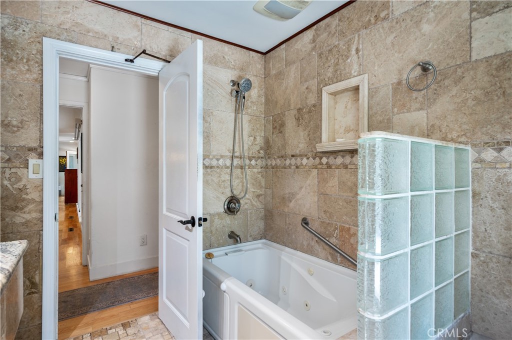 3336 Palos Verdes Drive N Property Photo 28