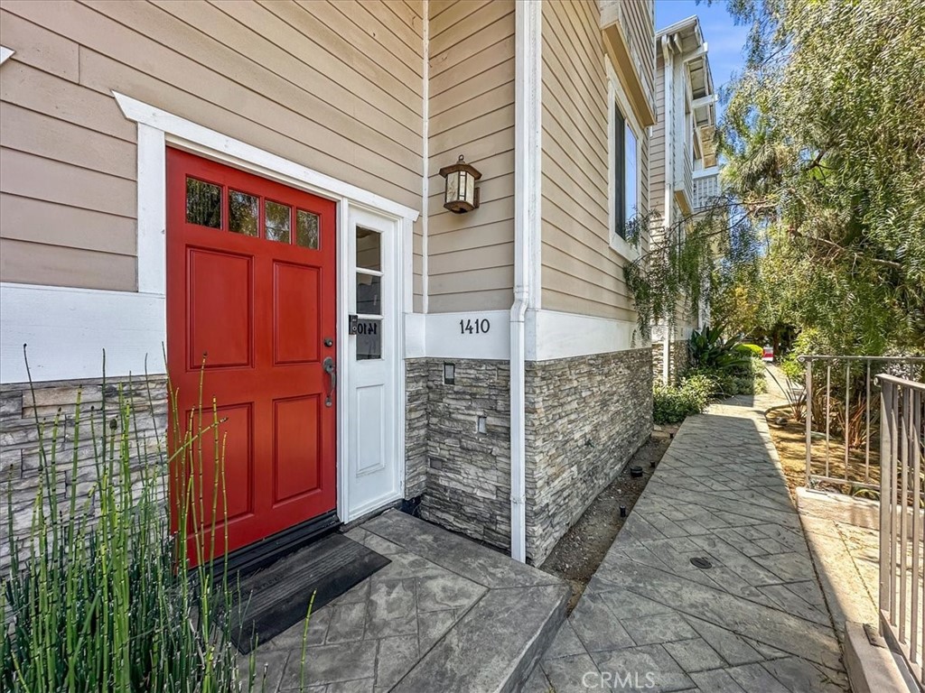 1410 Anaheim St Property Photo 1
