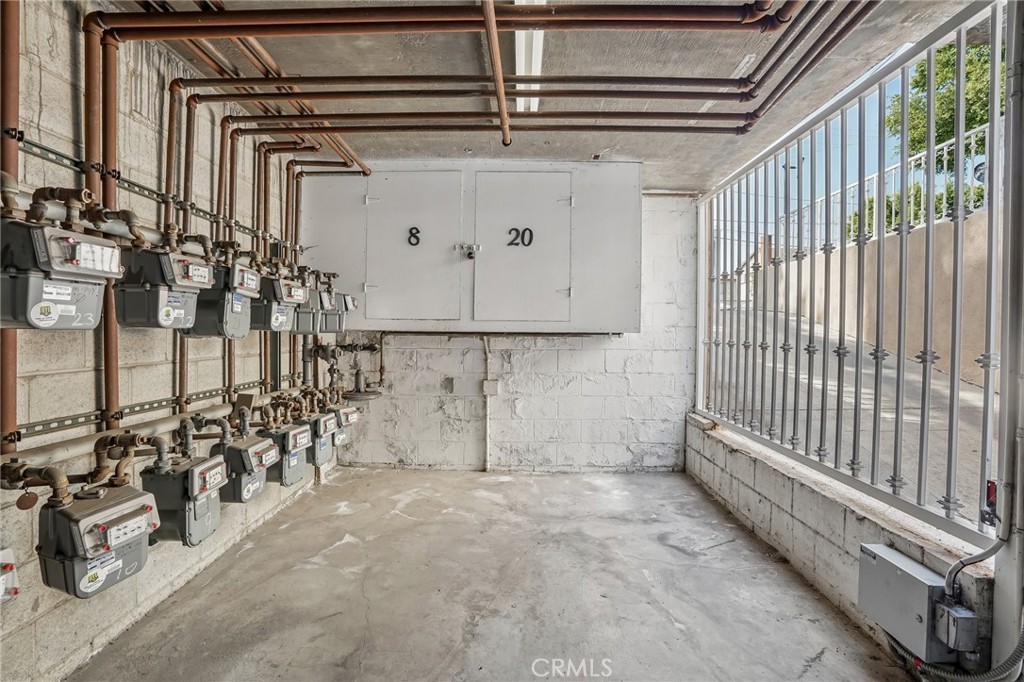 321 W Queen Street 20 Property Photo 11