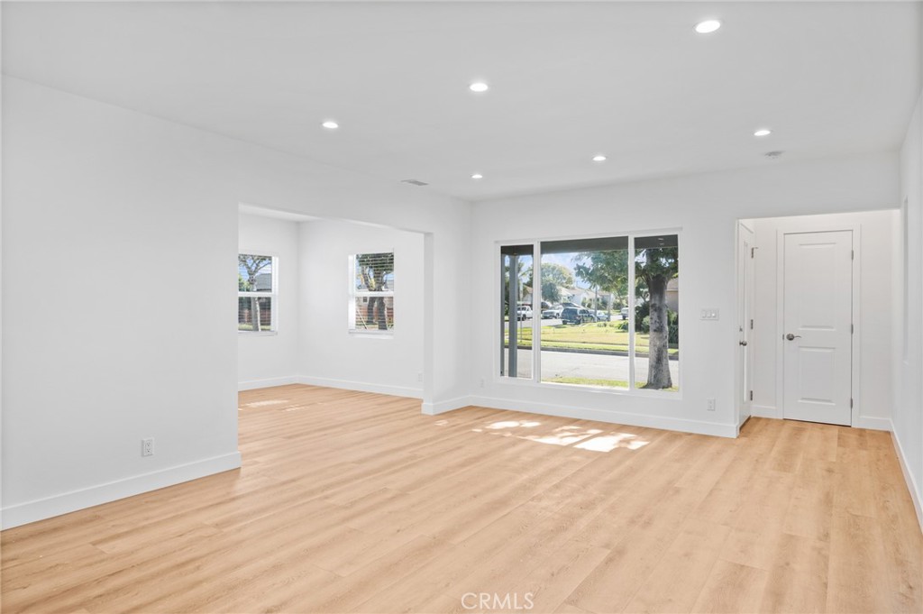 2715 W Hardy Street Property Photo 8