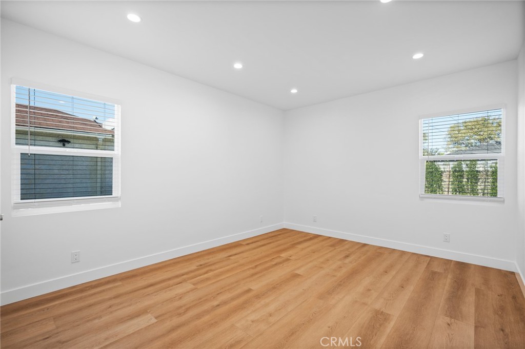2715 W Hardy Street Property Photo 23