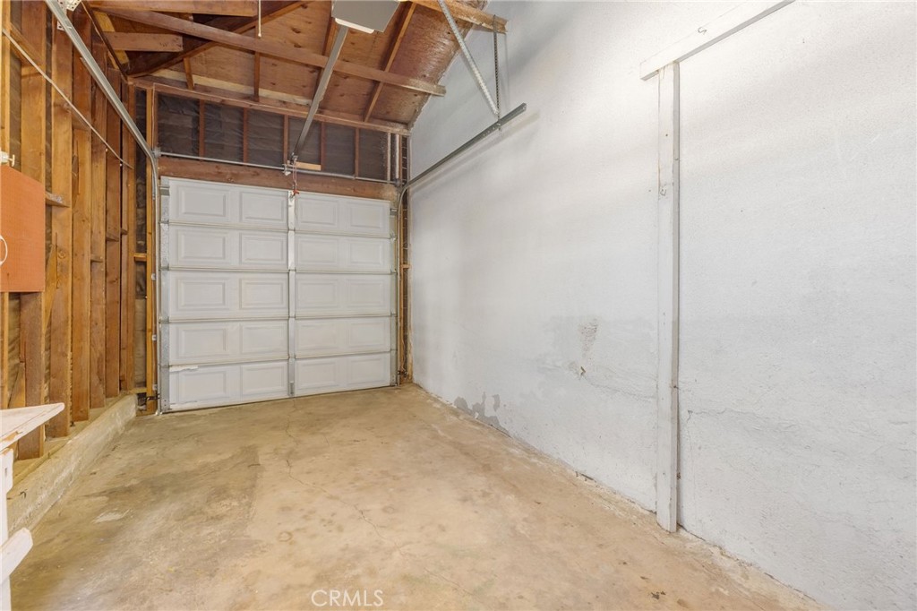 524 W 2nd Property Photo 18