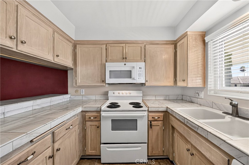22831 Nadine Circle B Property Photo 6