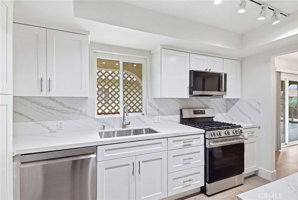 413 Avenue G 4 Property Photo 17