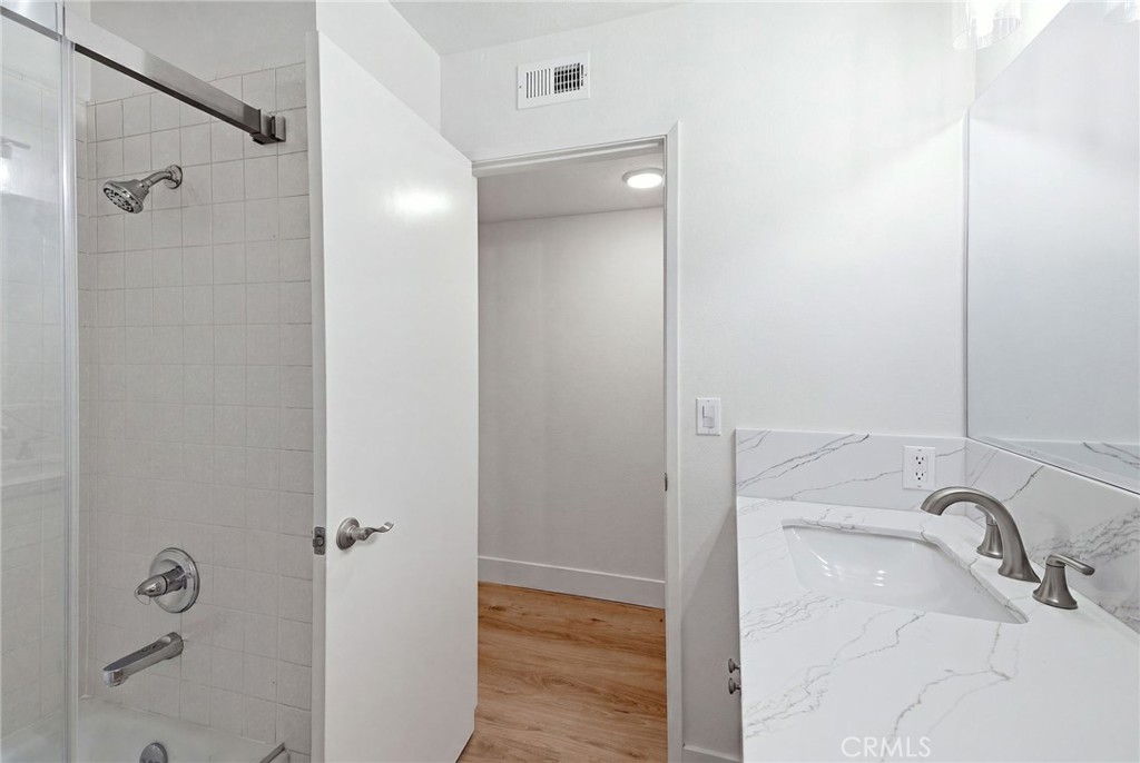 413 Avenue G 4 Property Photo 25
