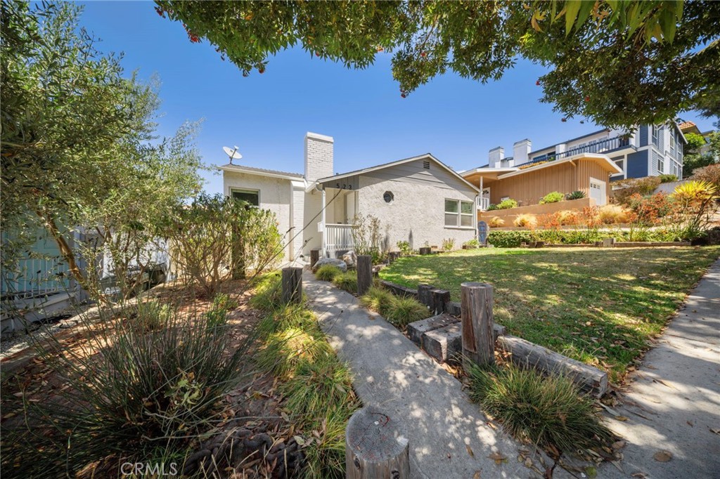521 Avenue A Property Photo 4