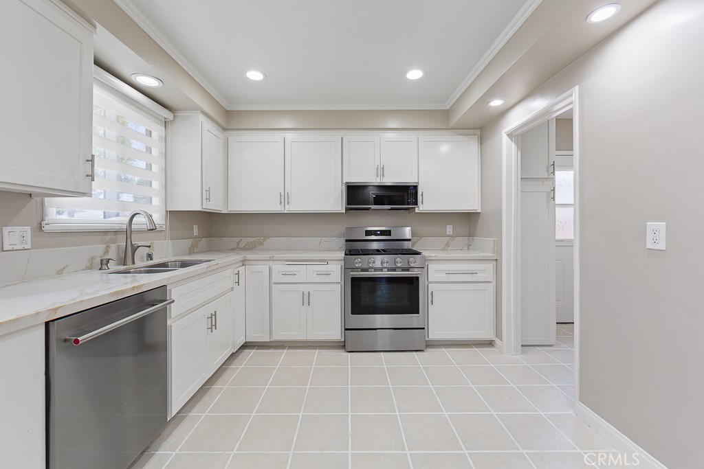 18406 Florwood Avenue Property Photo 2