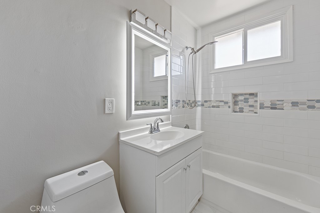 18406 Florwood Avenue Property Photo 14