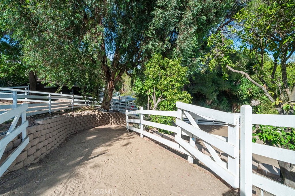 26912 Eastvale Property Photo 29