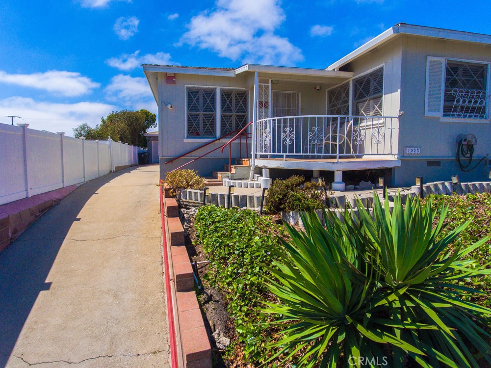 1223 W Elberon Property Photo 1