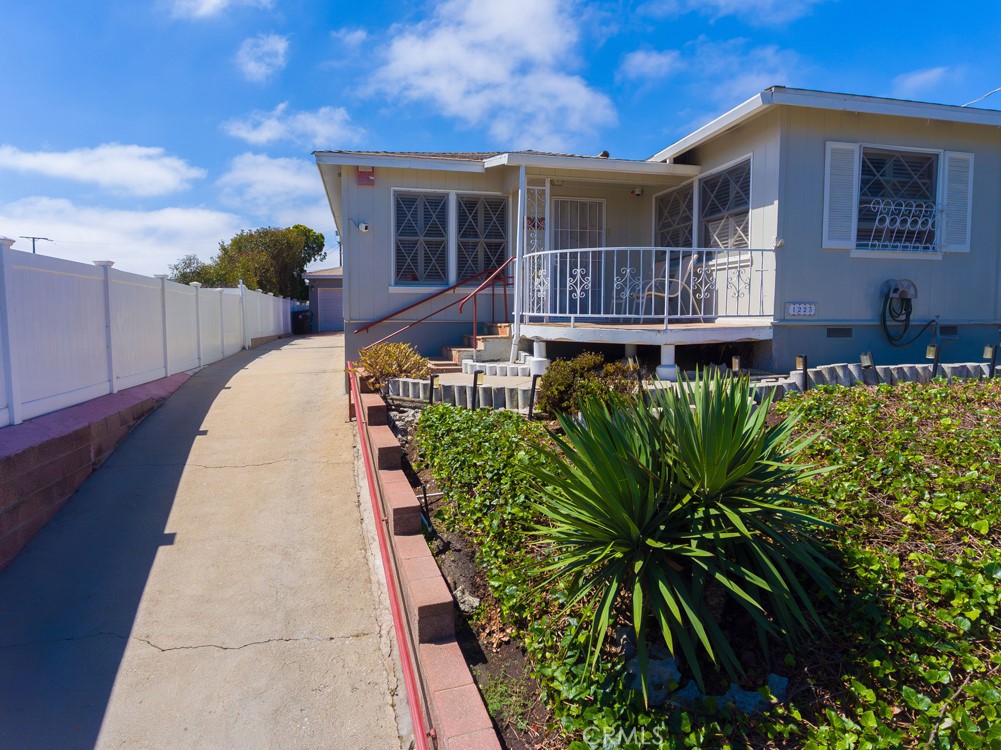 1223 W Elberon Property Photo 2