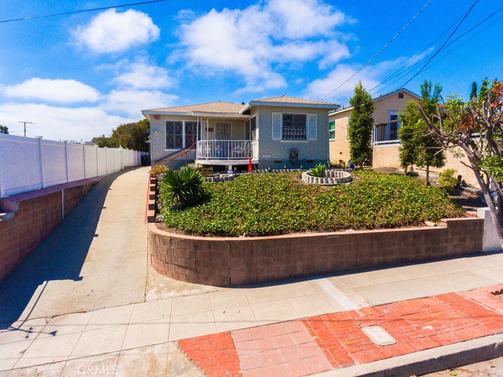 1223 W Elberon Property Photo 3
