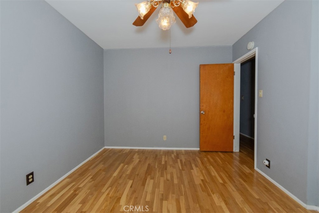 1223 W Elberon Property Photo 4