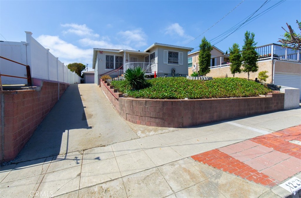 1223 W Elberon Property Photo 10