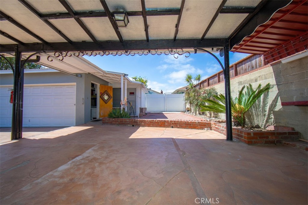 1223 W Elberon Property Photo 13