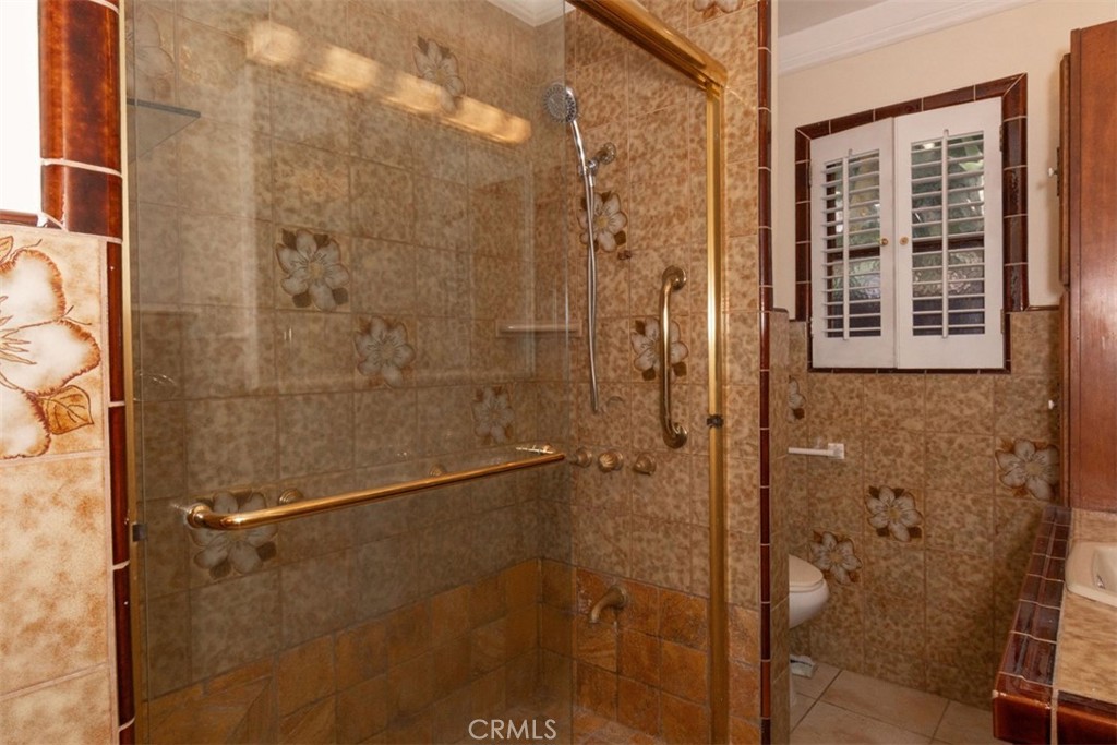 1223 W Elberon Property Photo 27