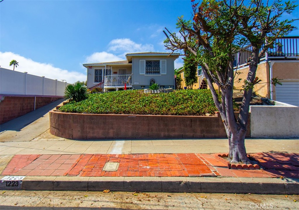 1223 W Elberon Property Photo 33