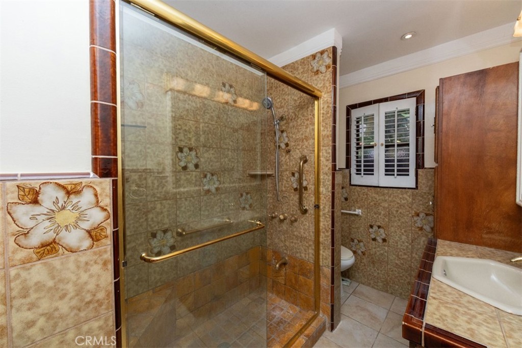 1223 W Elberon Property Photo 49