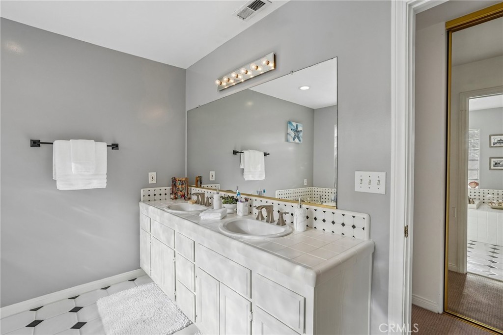 638 Rosecrans Avenue Property Photo 36