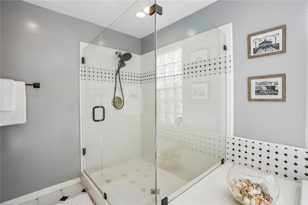 638 Rosecrans Avenue Property Photo 37