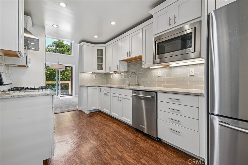 12321 Ocean Park Boulevard 14 Property Photo 4