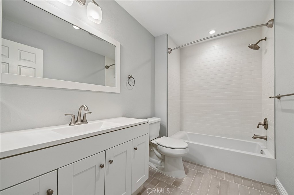 12321 Ocean Park Boulevard 14 Property Photo 16