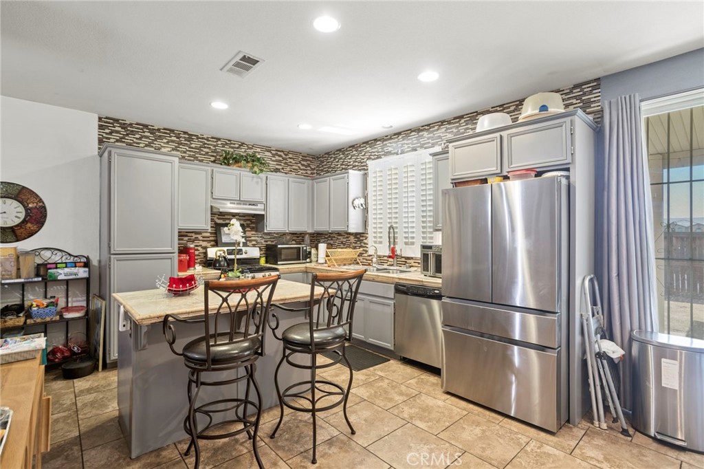 15081 Garibaldi Street Property Photo 10