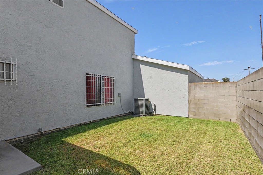 8832 Prince Property Photo 5