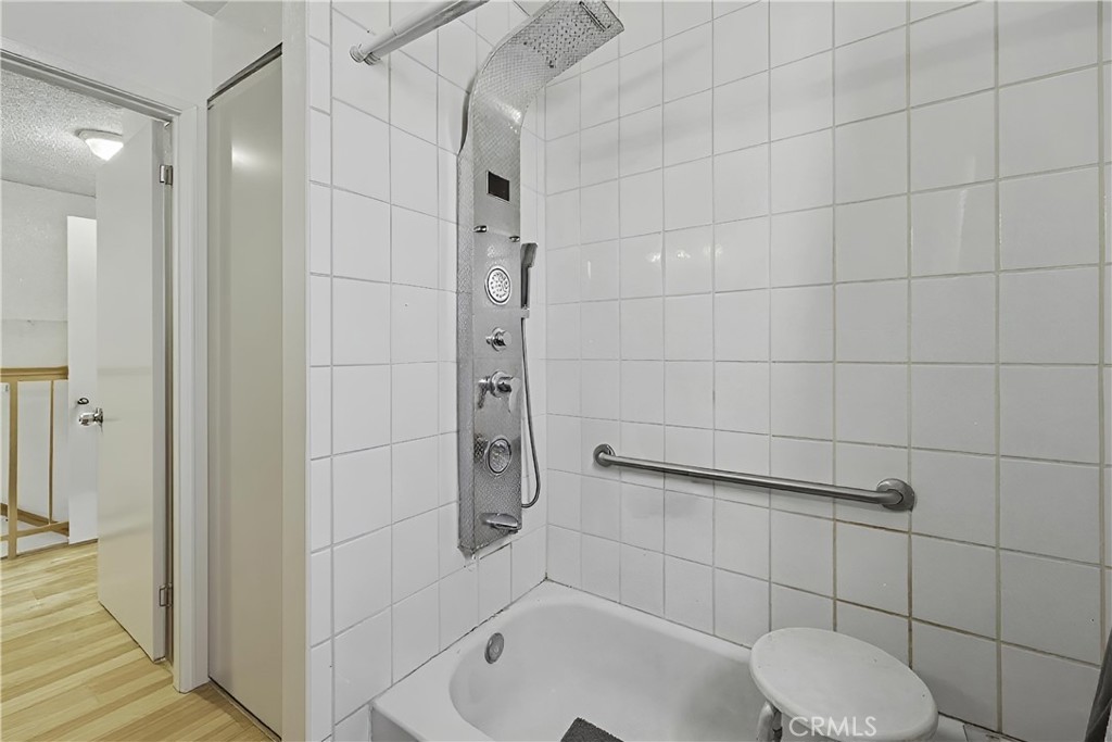 8832 Prince Property Photo 11