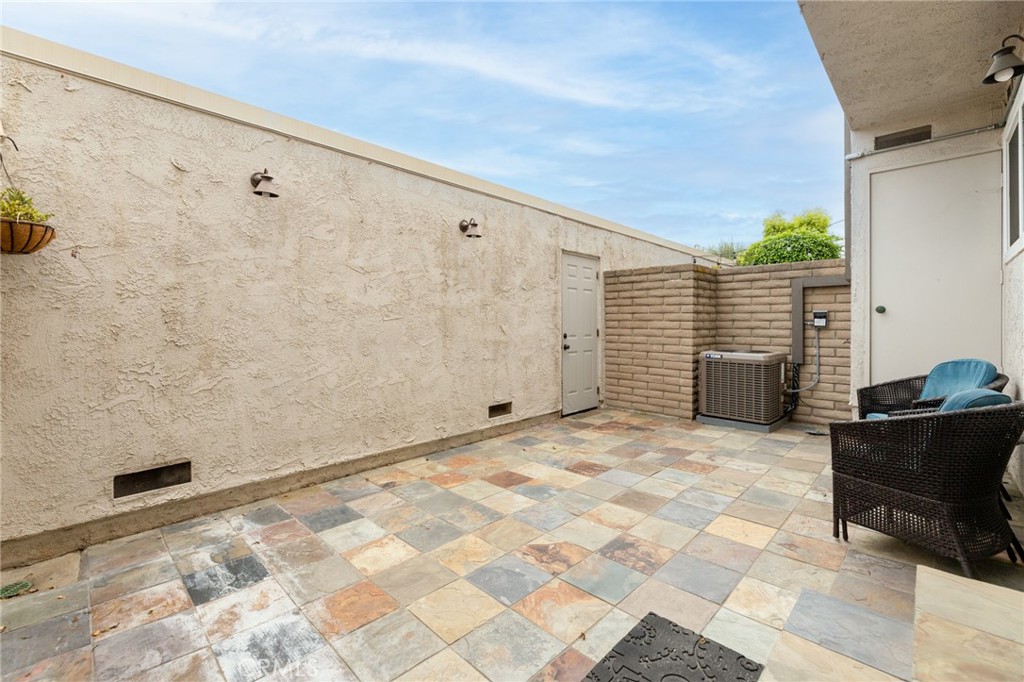 28009 Ridgebluff Court Property Photo 4