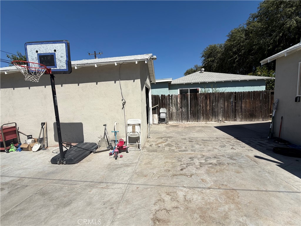 2404 Roxbury Dr Property Photo 20