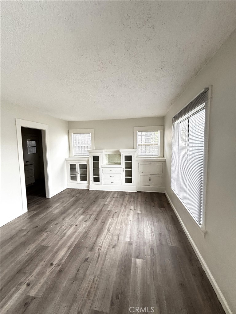 1457 W 52nd Property Photo 15