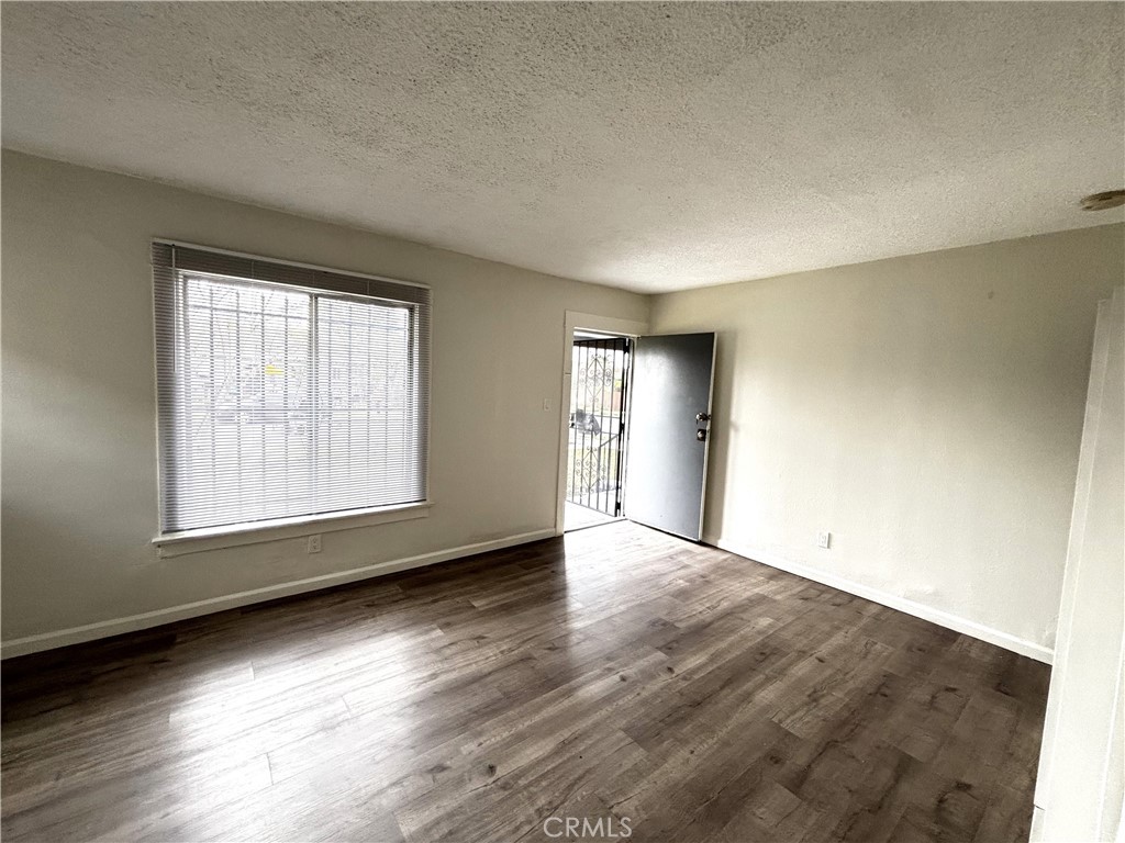 1457 W 52nd Property Photo 16