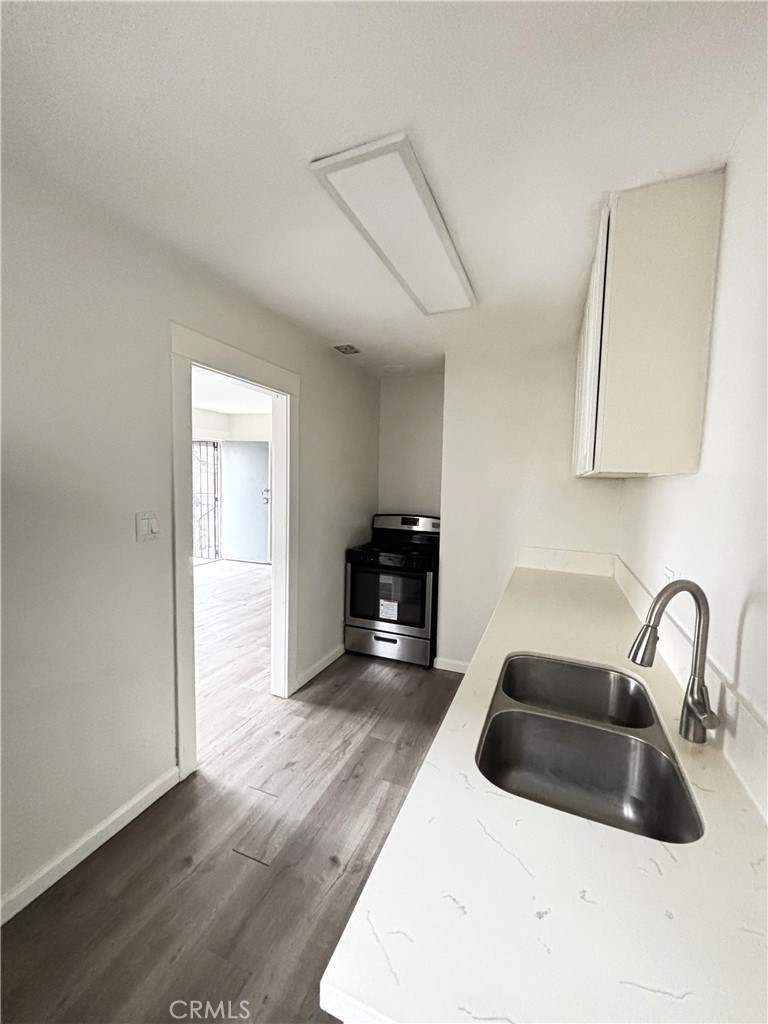 1457 W 52nd Property Photo 18