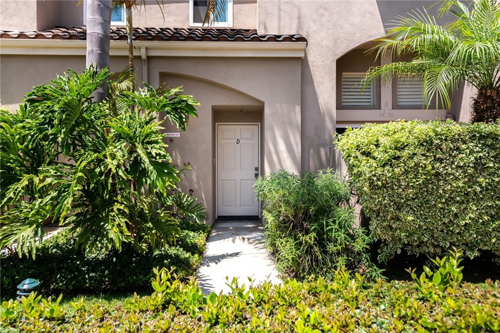 1325 #d E Grand Property Photo 2