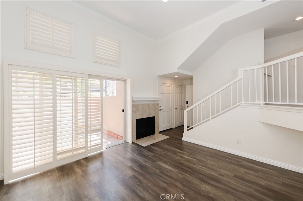 1325 #d E Grand Property Photo 4