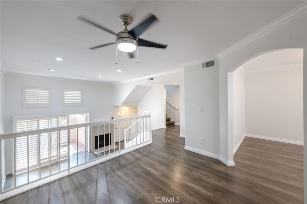 1325 #d E Grand Property Photo 5