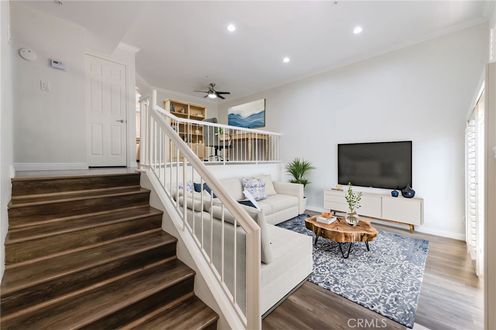 1325 #d E Grand Property Photo 6