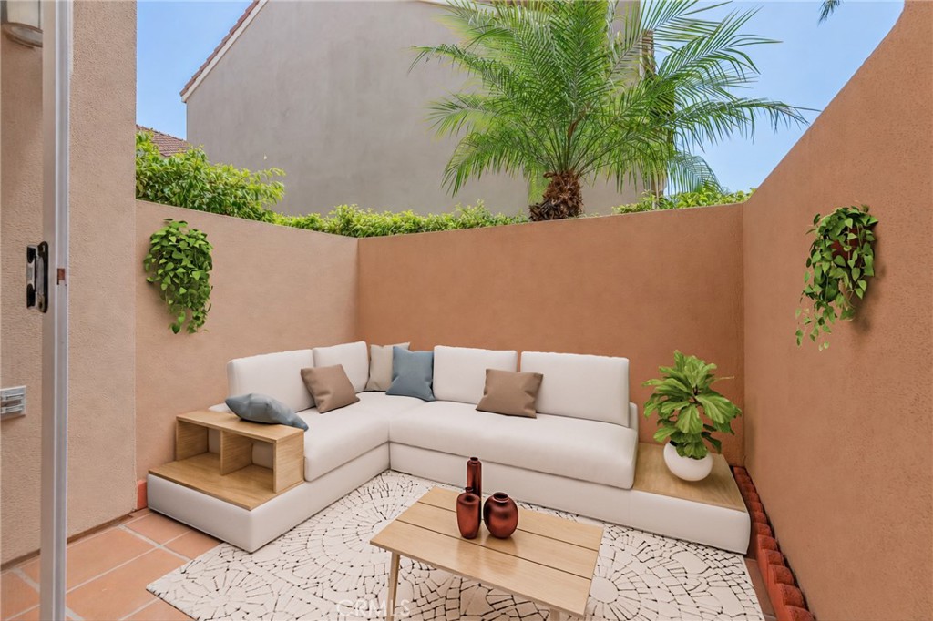 1325 #d E Grand Property Photo 8