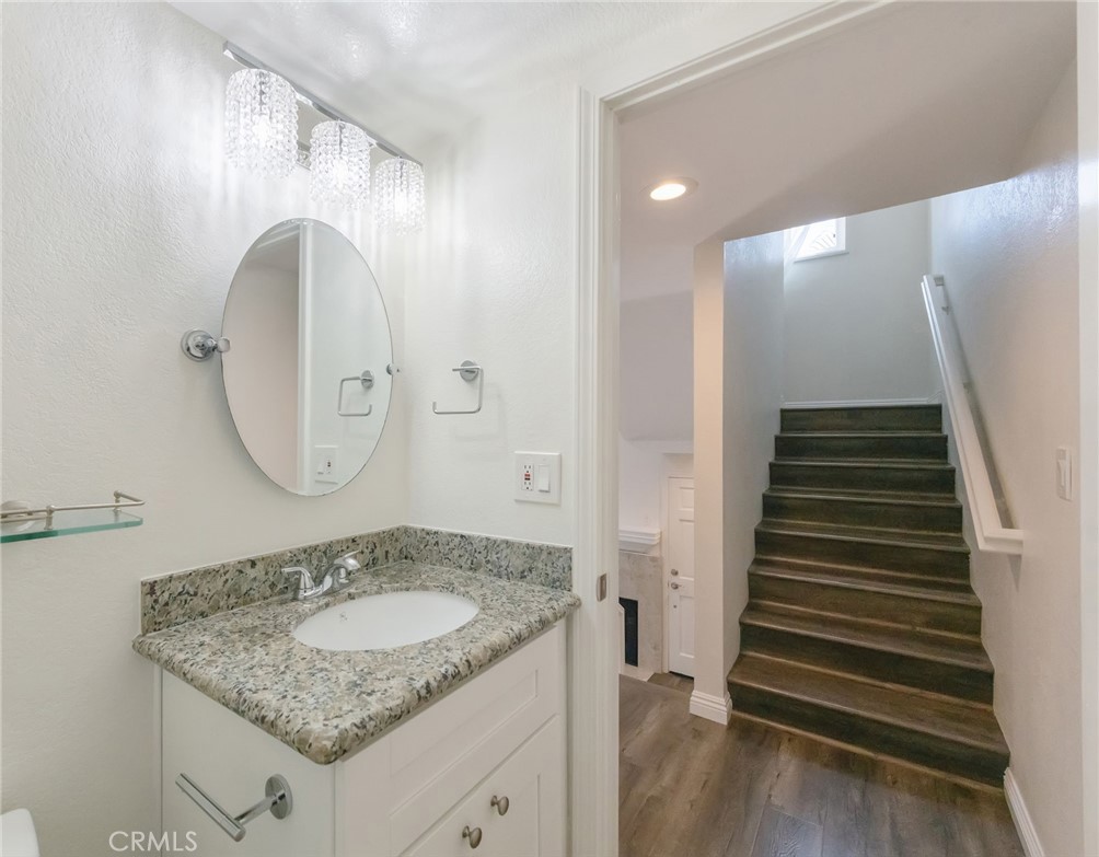 1325 #d E Grand Property Photo 11