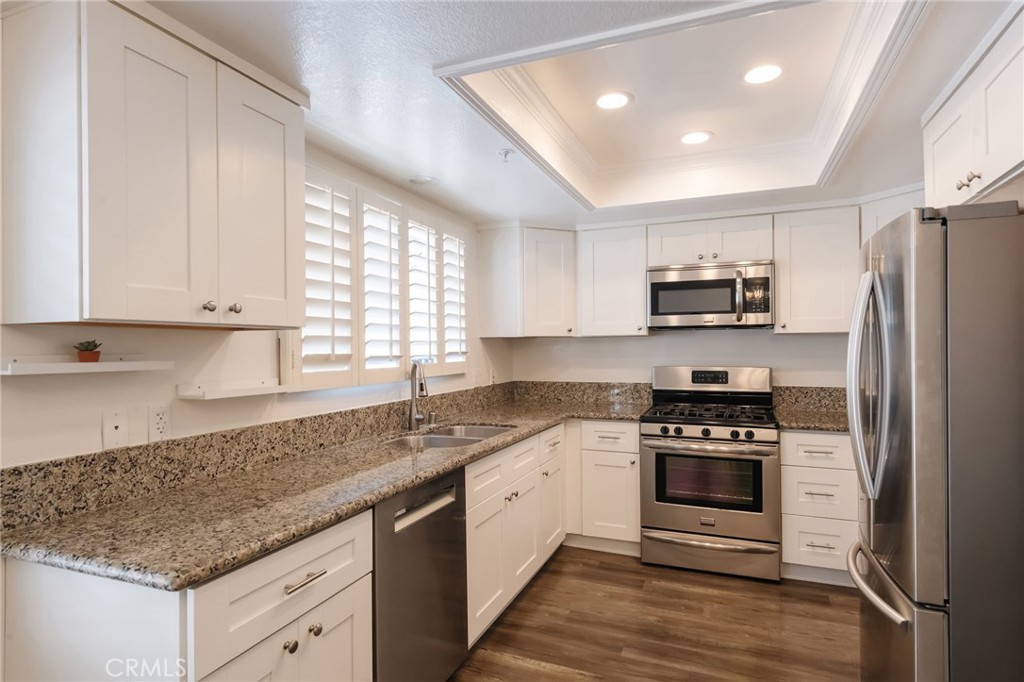 1325 #d E Grand Property Photo 14