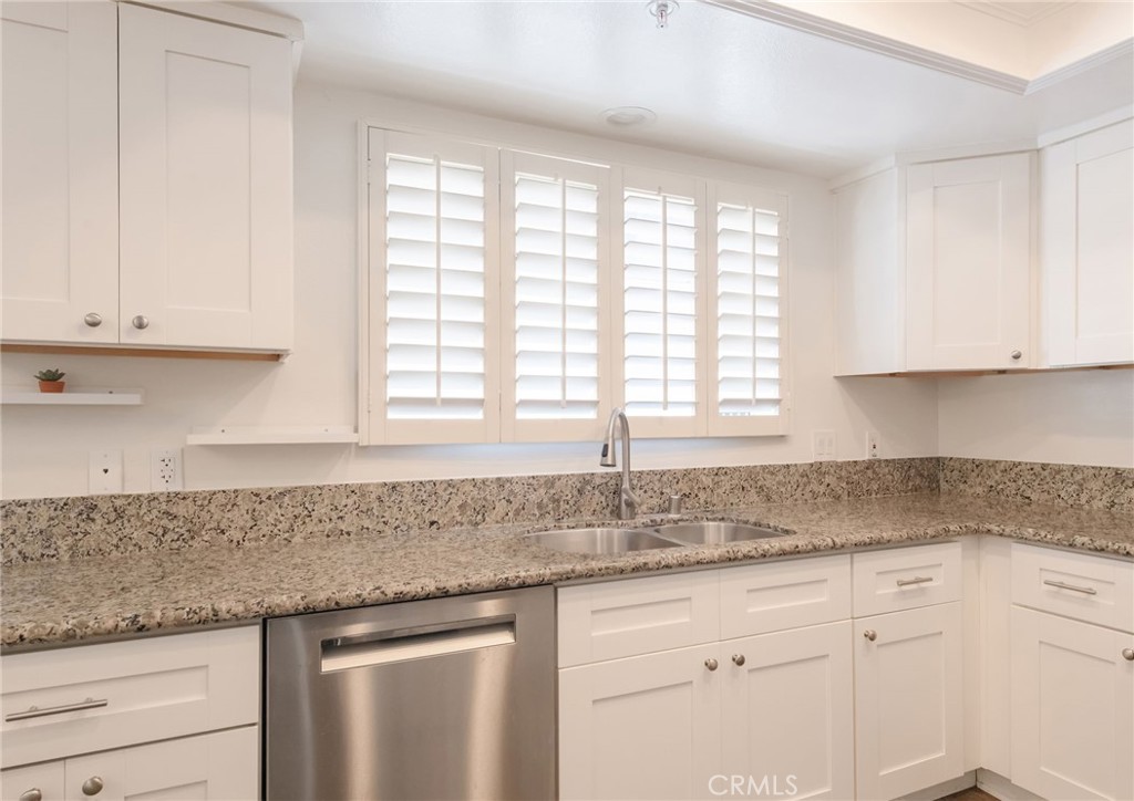 1325 #d E Grand Property Photo 15