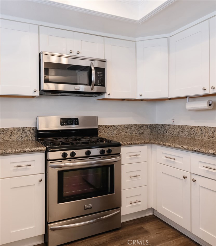 1325 #d E Grand Property Photo 16