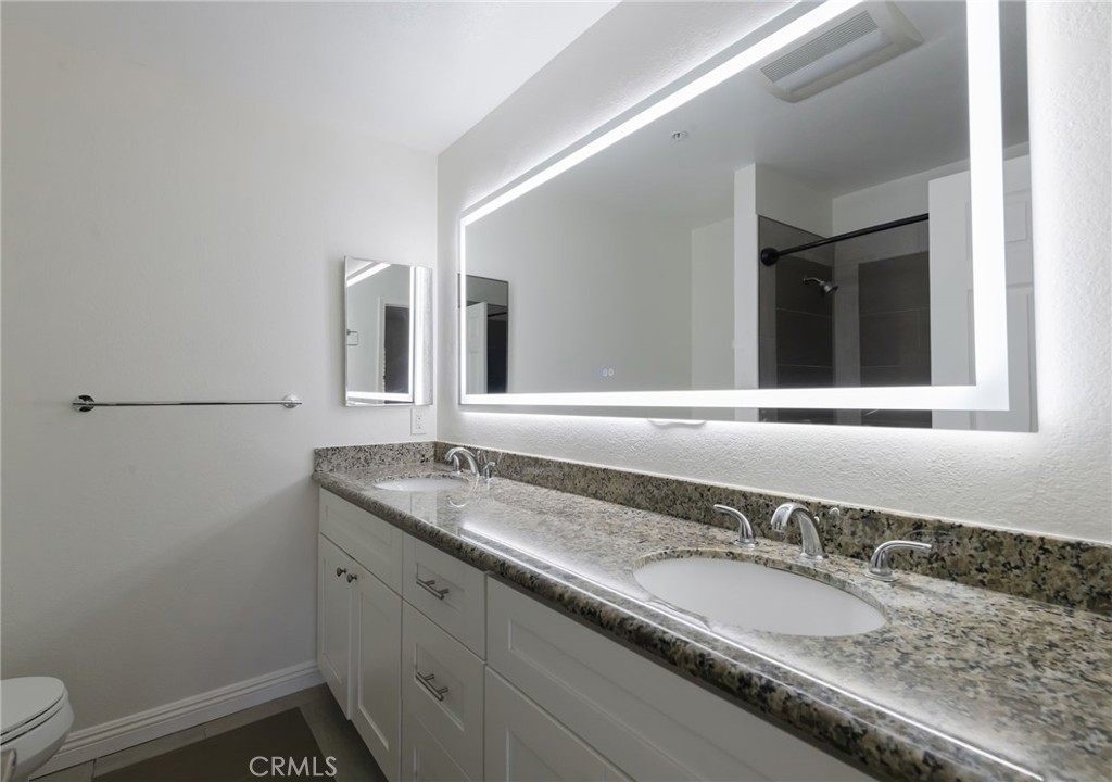 1325 #d E Grand Property Photo 20