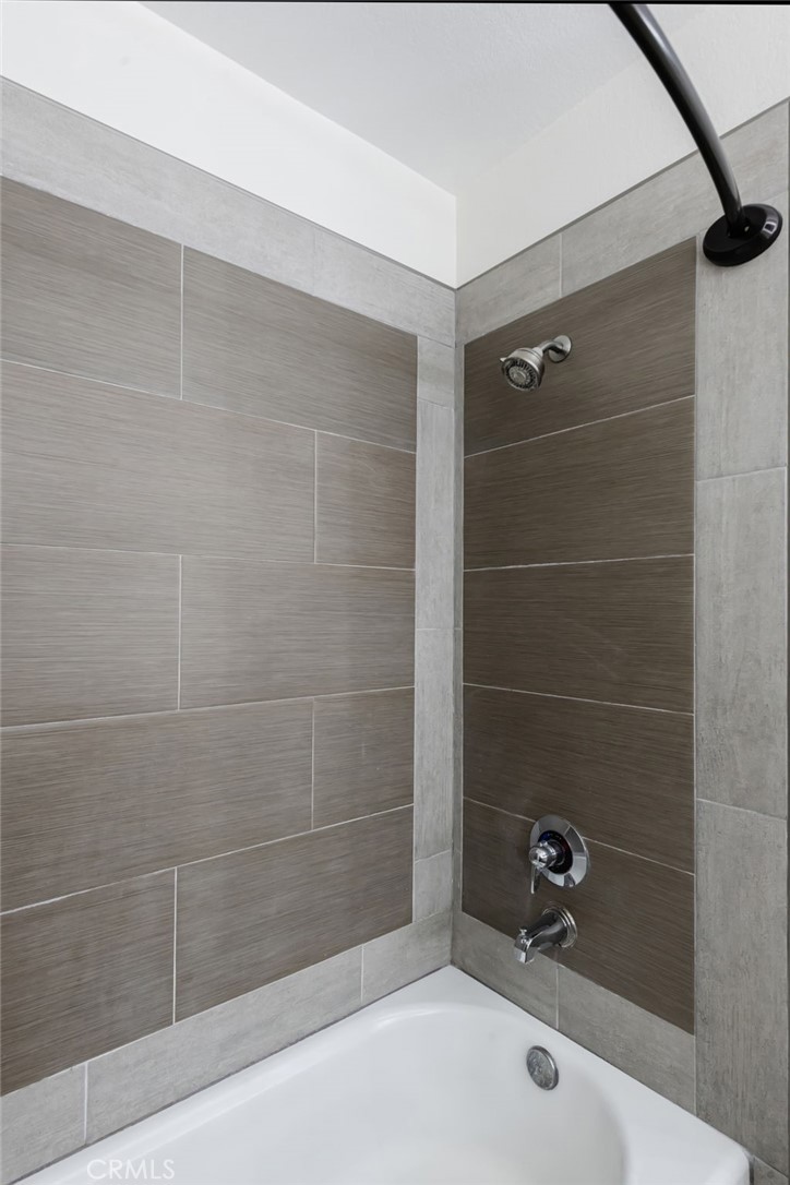 1325 #d E Grand Property Photo 21