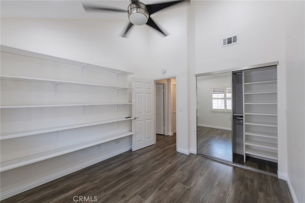 1325 #d E Grand Property Photo 24