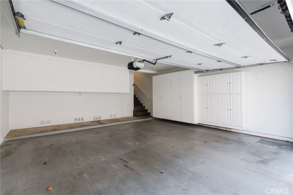 1325 #d E Grand Property Photo 27