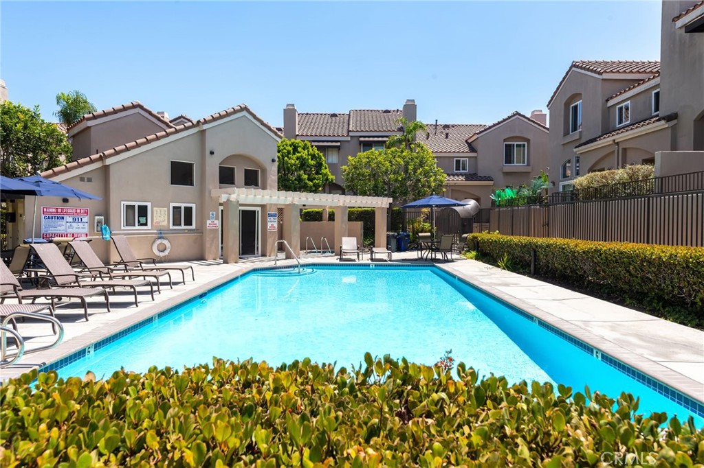 1325 #d E Grand Property Photo 28